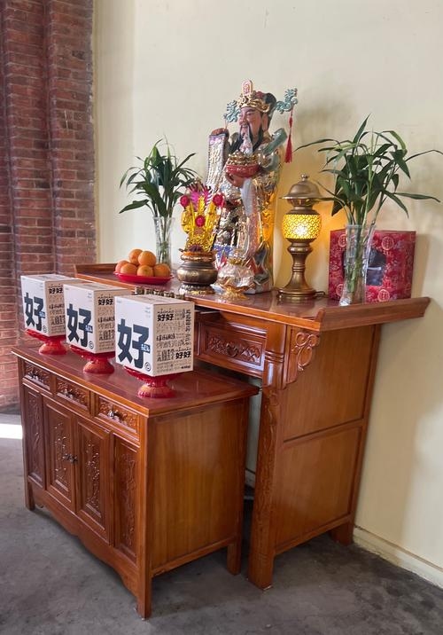 财神爷的摆放，传统与现代家居的和谐融合插图