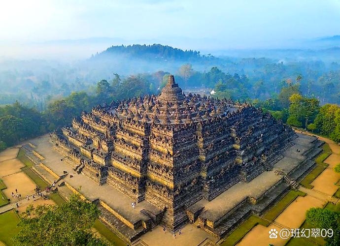 浮屠塔下的黄历，古老智慧与现代生活的交融插图