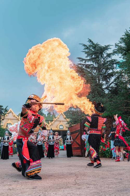 火把节，一个民族的传统庆祝活动插图
