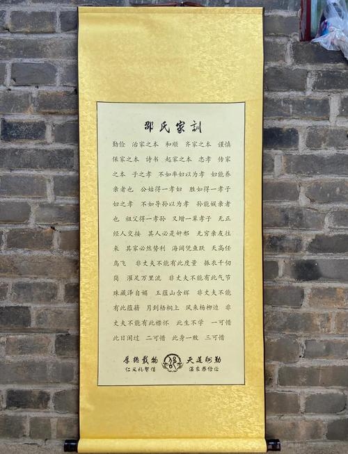 家谱排版关键要注重字体、行间距与层次，校对需精打细算，封面规范是传承之本。插图