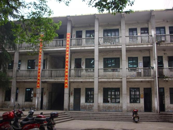 冷水江市一中，园林式学府，历史悠久的教育殿堂插图