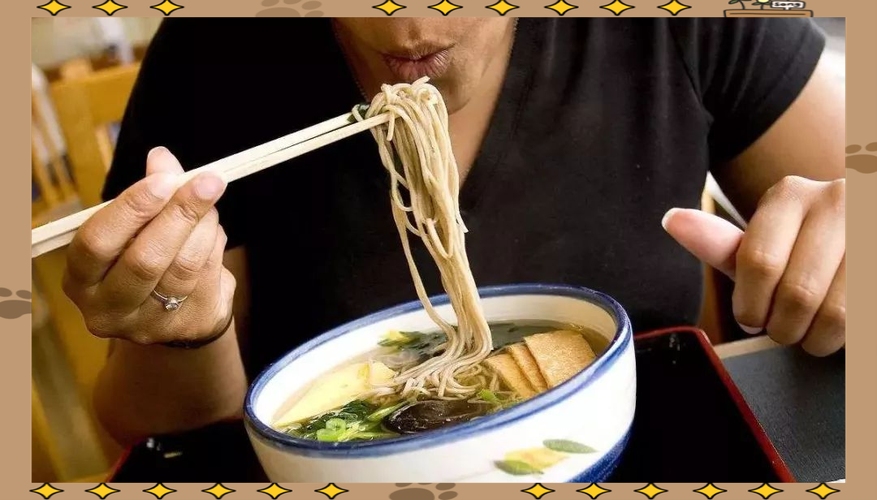 梦见吃面条，生活中的平凡与梦境的奇妙交织插图