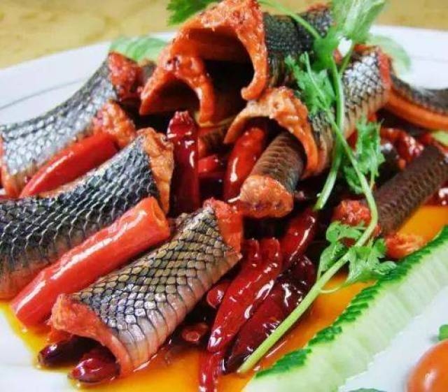 梦见吃蛇肉的深层含义与解析插图