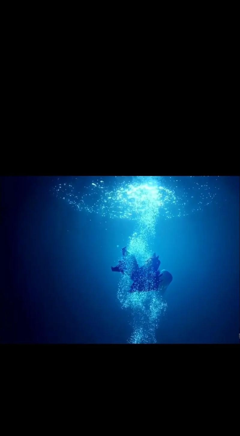 梦见掉进水里，惊梦之地的奇幻之旅插图