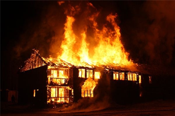 梦见火灾，灾难与警示的梦境解析插图