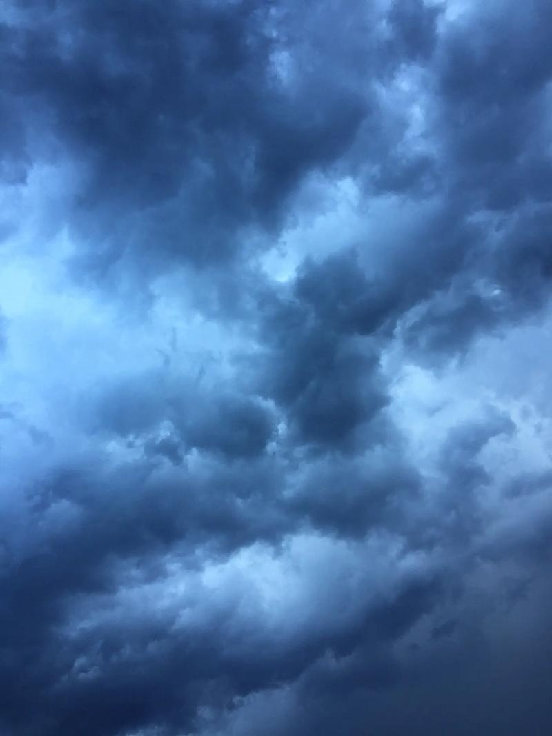 梦见乌云密布，探索梦境背后的深层含义插图