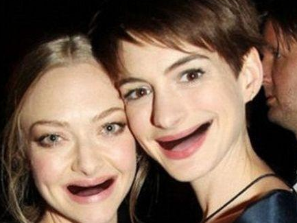 梦见牙齿掉，象征自我形象受损或情绪压力！插图