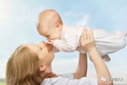 梦境中的温柔拥抱，梦见收养小孩的深层寓意插图