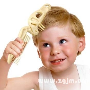 梦见自己梳头发，梦境中的自我审视与心灵梳理插图