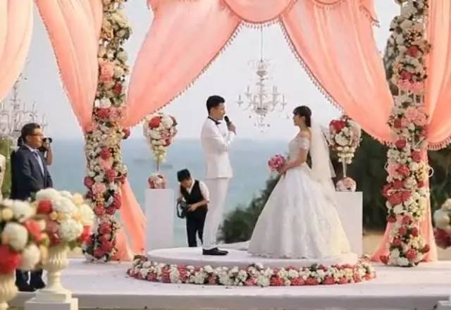 梦见自己结婚，交织的浪漫与现实的幻想插图