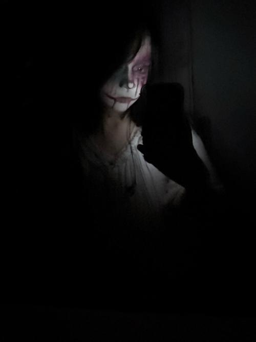 梦醒惊魂，那双马蜂窝眼似透着暗火插图