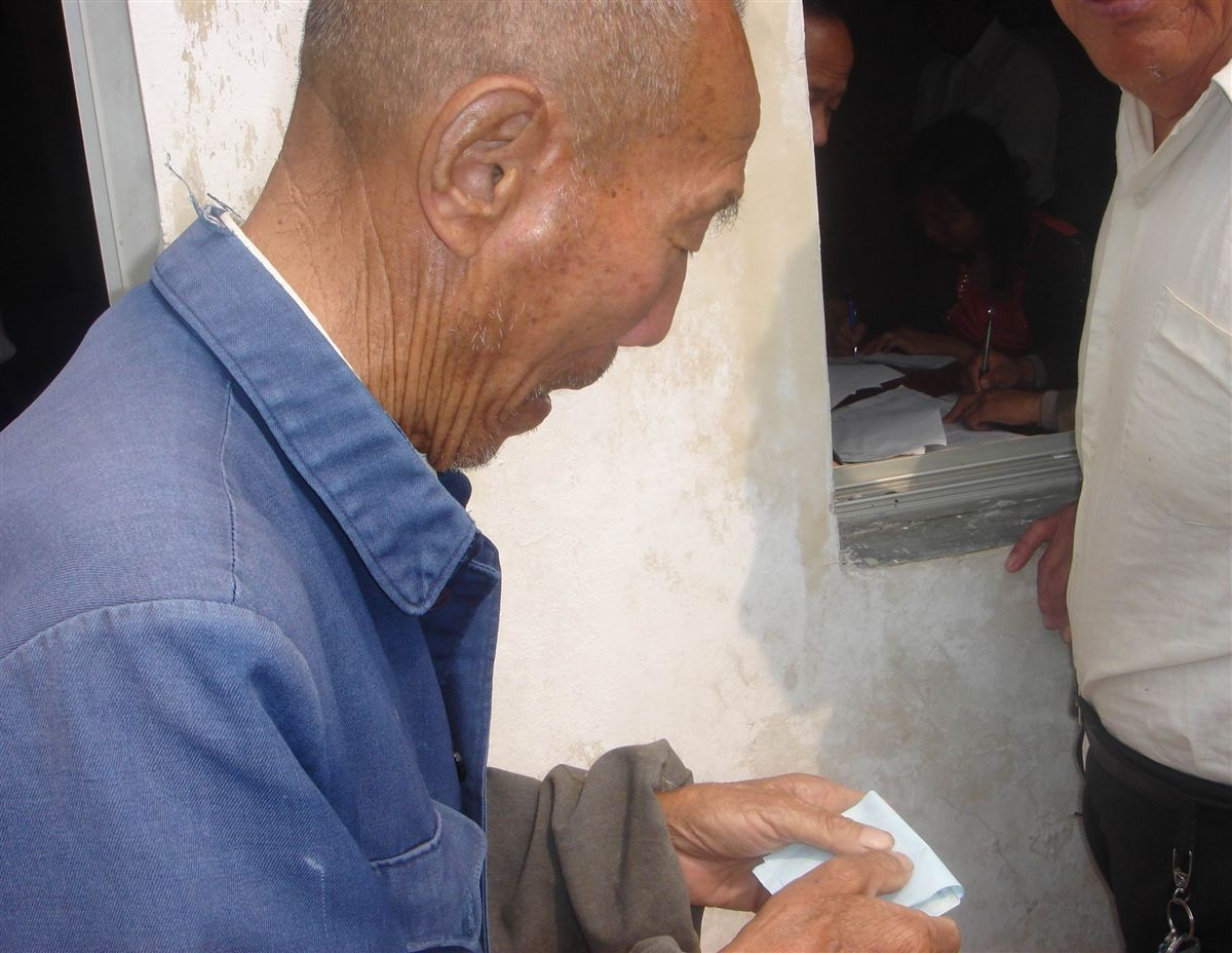 梦中的债务，解析梦见欠别人钱的心理隐喻插图