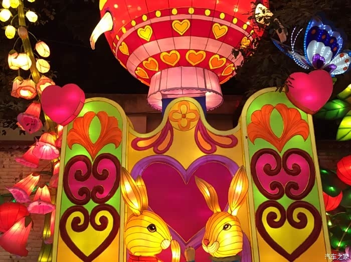 五光十色映生肖—绚丽多彩的蛇年风采插图 五光十色映生肖—绚丽多彩的蛇年风采插图