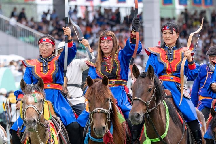蒙古族的节日，那达慕与春节的庆典插图