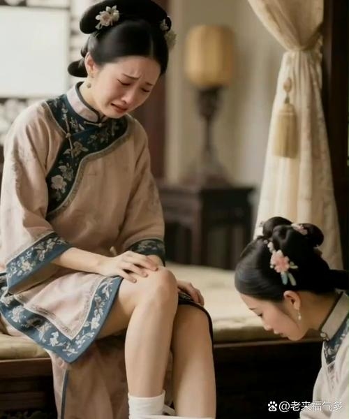 裹脚布飘扬，旧社会的无声叙事与新时代温暖之光插图