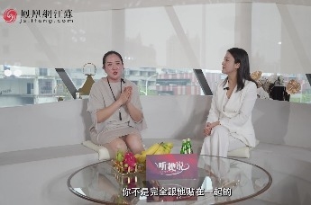 附近聊天的妇女,指尖上的无声故事插图 附近聊天的妇女,指尖上的无声故事插图