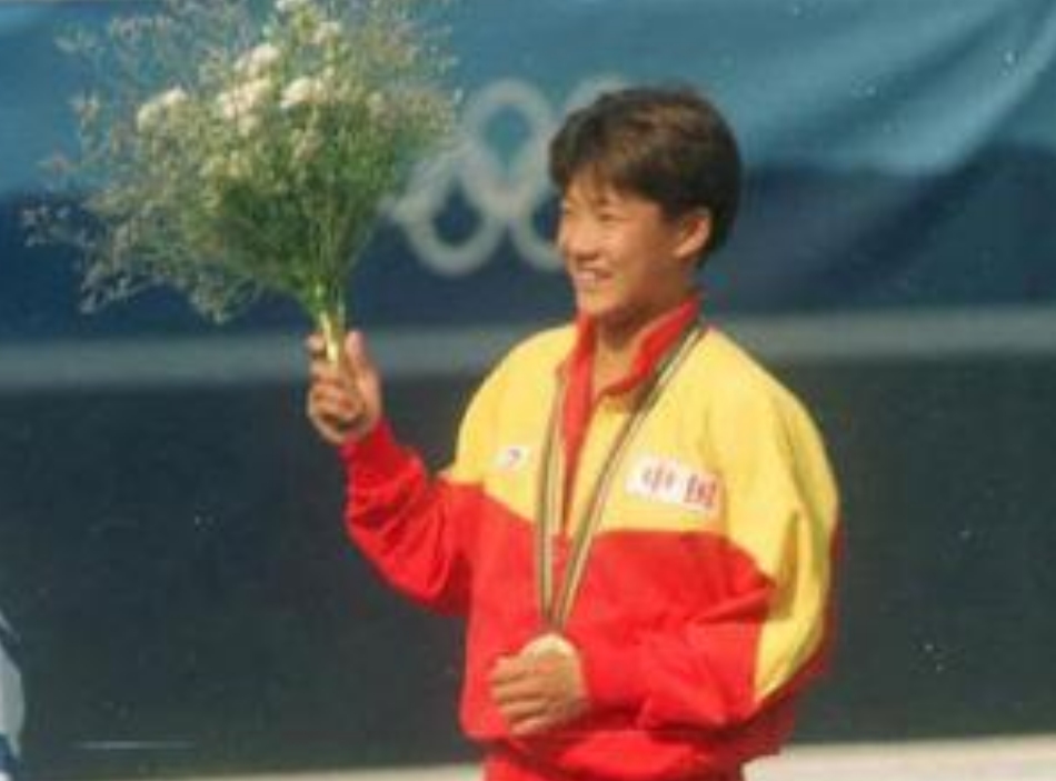 伏明霞面相，跳水女皇的水润人生插图