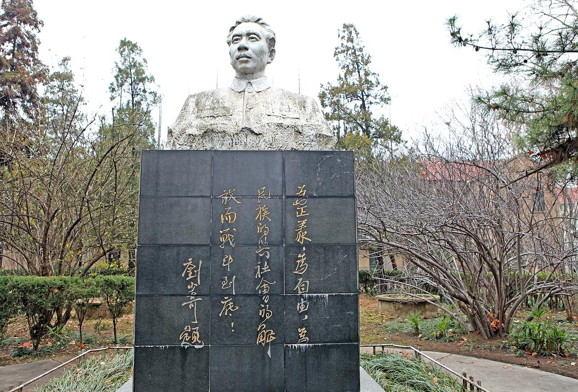 刘少奇与生肖的关联,属相背后的伟大人物风采插图 刘少奇与生肖的关联,属相背后的伟大人物风采插图