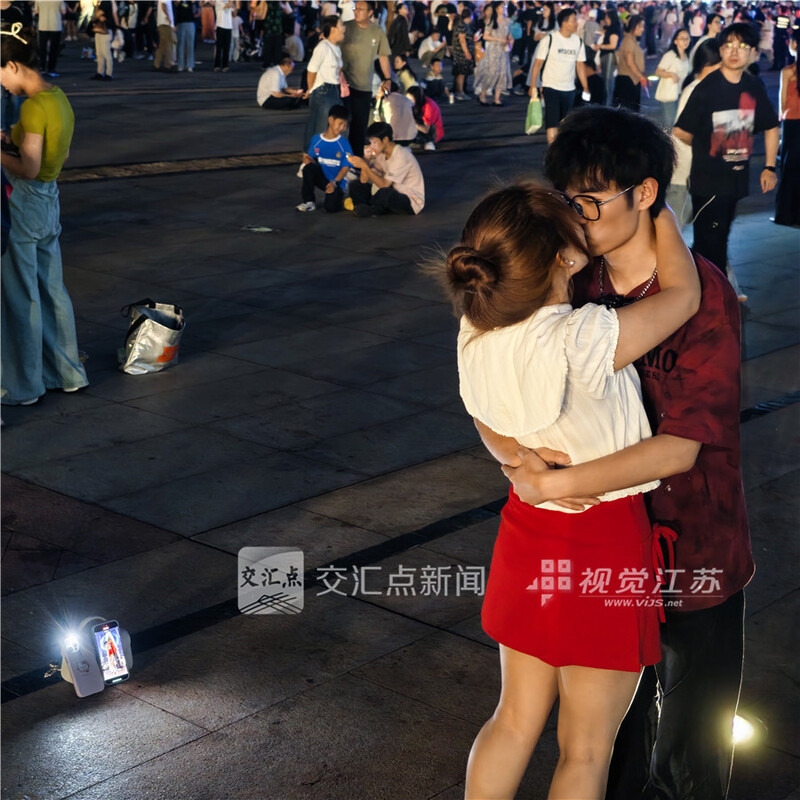 宠物情侣名字的甜蜜艺术，爱的双倍份量插图