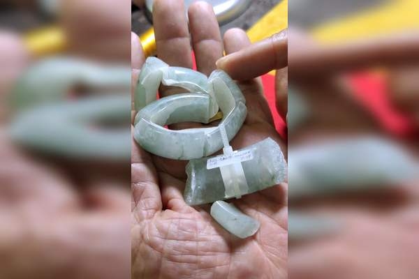 碎裂的梦境，梦见玉镯子碎了的深层含义插图