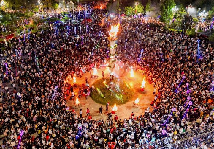 彝族火把节，民族节日，祈丰年、驱灾除邪插图