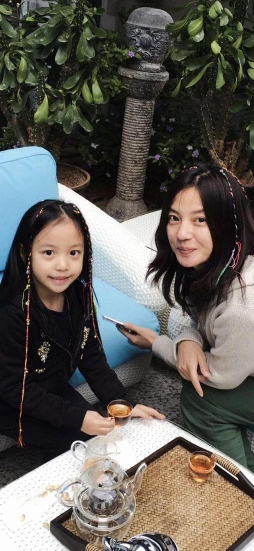 赵薇女儿名字的背后，明星家庭的文化传承与期望插图