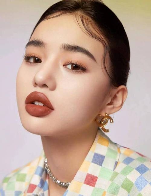 唇厚女，显柔情，魅力非凡插图