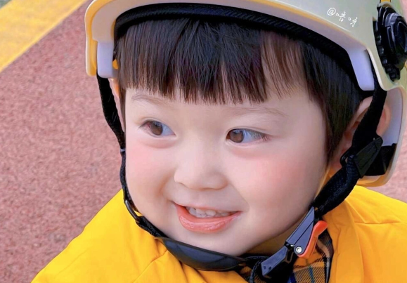 宝宝起名，如云涵、彦杰等，寓意美好插图