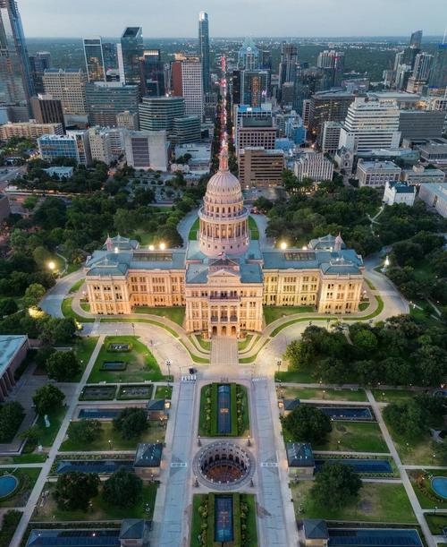 探索德克萨斯州的心脏，奥斯汀的魅力与活力插图