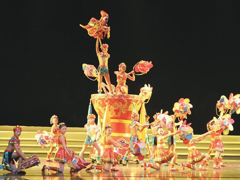 瑶族舞蹈特色，自娱自教，古朴豪放插图