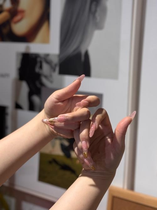 探寻小众干净，在指尖触达纯净的独特身份插图