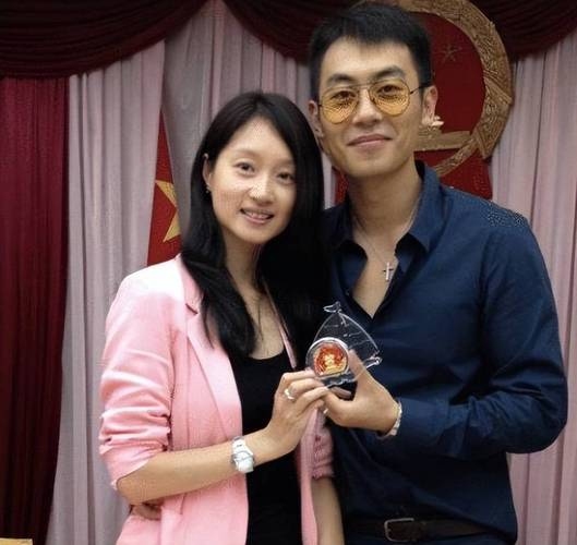 朱亚文老婆名字详解，沈佳妮婚姻历程插图