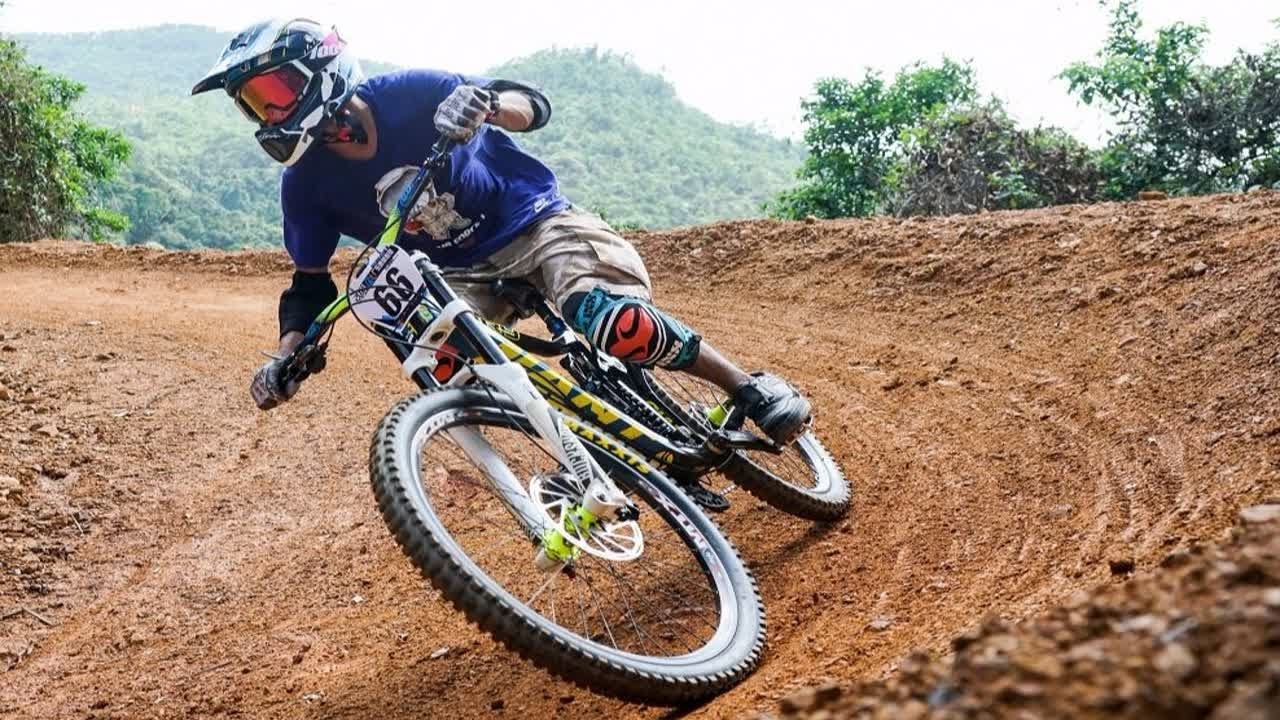 骑自行车下坡，速度与自由的交响曲插图