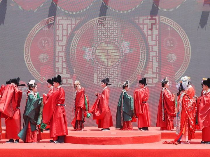 鲁中相亲网，搭建传统与现代交融的婚恋桥梁插图