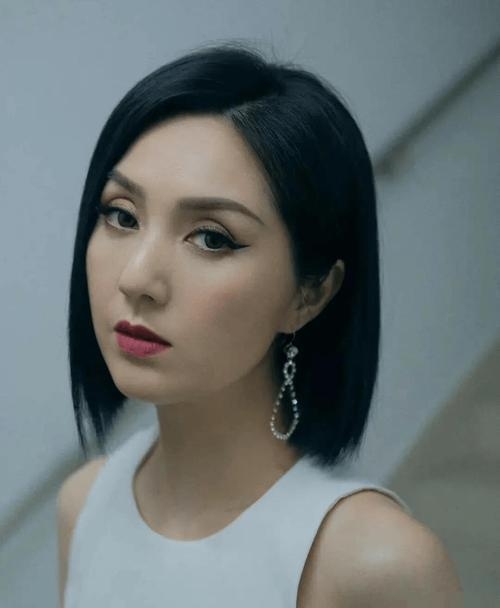 眼窝深的女人面相解析插图