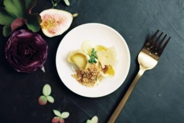 1. Sophisticated & Elegant:-新乐天