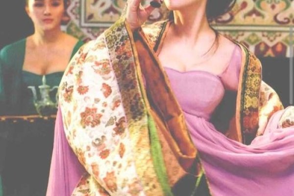 爱妃笑一个，宫廷中的情感与权力交织-新乐天