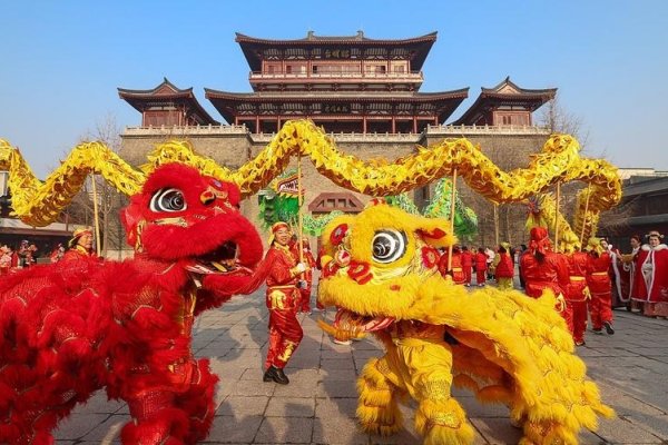 春节习俗多样，包括守岁、拜神祭祖等；还有扫尘和舞龙舞狮等传统活动。-新乐天