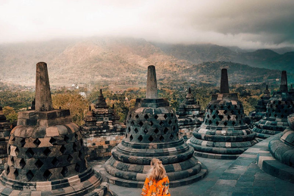 穿越英文名字，一场名字与时空的奇妙之旅-新乐天