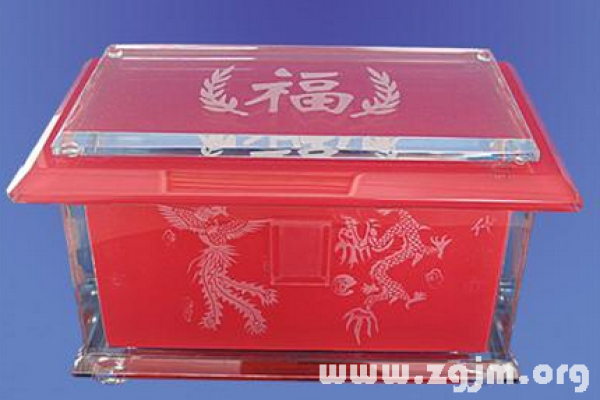 梦到骨灰盒，梦境深处的隐喻与启示-新乐天