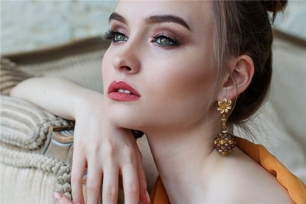 梦见耳朵流血，梦境背后的深层含义与解析-新乐天