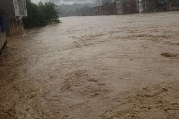 梦见发大水，解析其背后的征兆与含义-新乐天