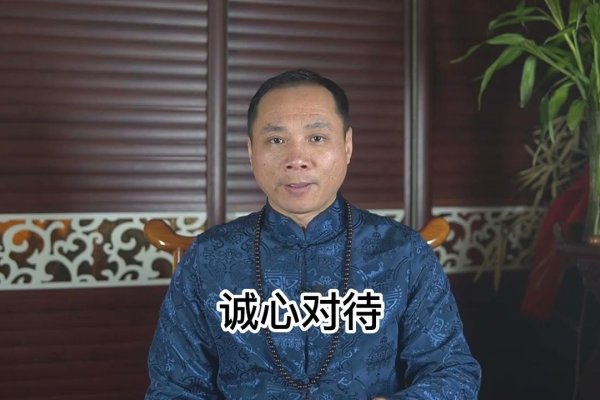 梦境蛇象征吉兆，怀孕者梦见蛇常预兆生男或九月生女 。-新乐天