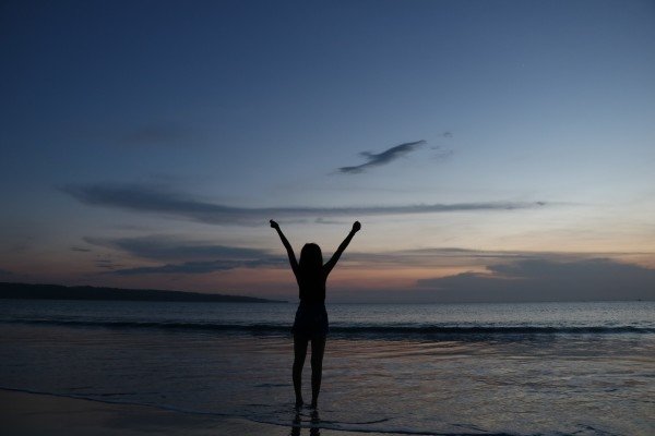 梦境中的公交穿梭，一场关于自由的静谧旅程-新乐天