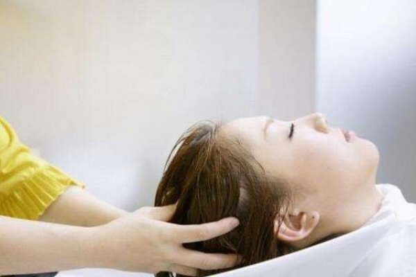 梦见自己洗头，深层寓意与心理解析-新乐天