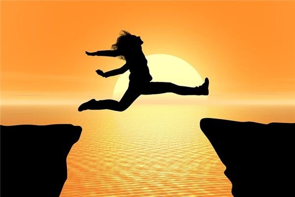 梦见自己过桥，跨越与挑战的隐喻-新乐天