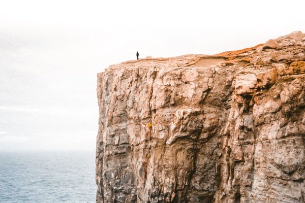 梦中的悬崖峭壁，探索内心深处的恐惧与勇气-新乐天
