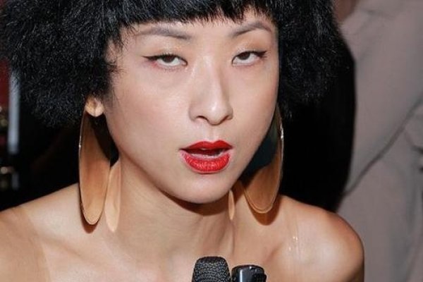 四白眼明星揭秘-新乐天