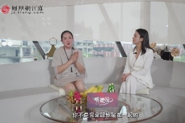 附近聊天的妇女，指尖上的无声故事-新乐天