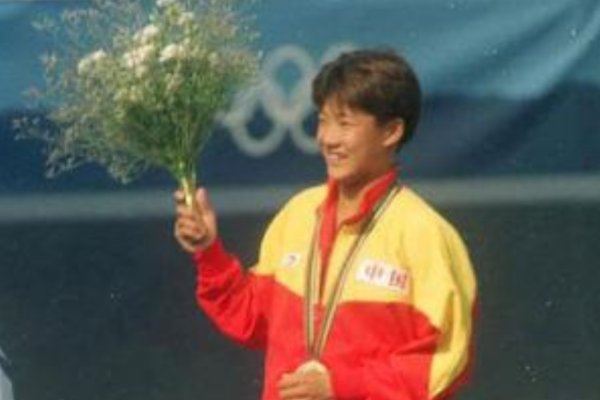 伏明霞面相，跳水女皇的水润人生-新乐天